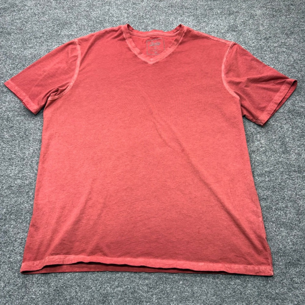 Men's V-Neck Short Sleeve Tee in Coral Red